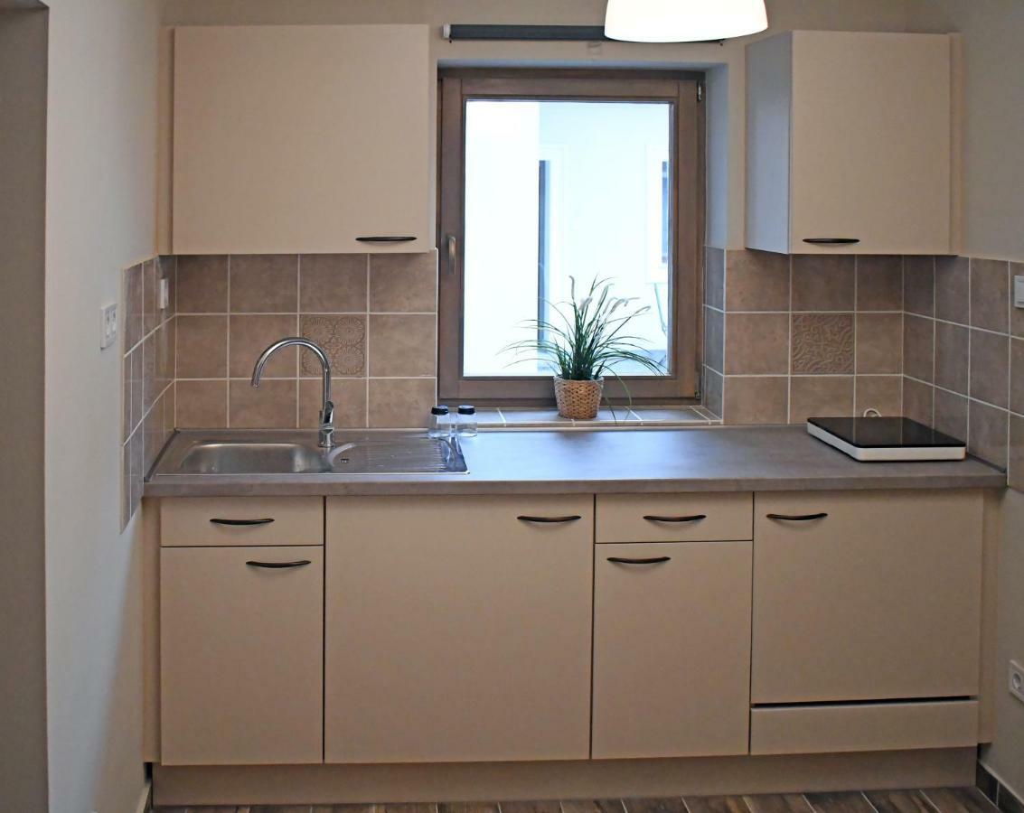 Vatus Apartmanhaz วาค ภายนอก รูปภาพ